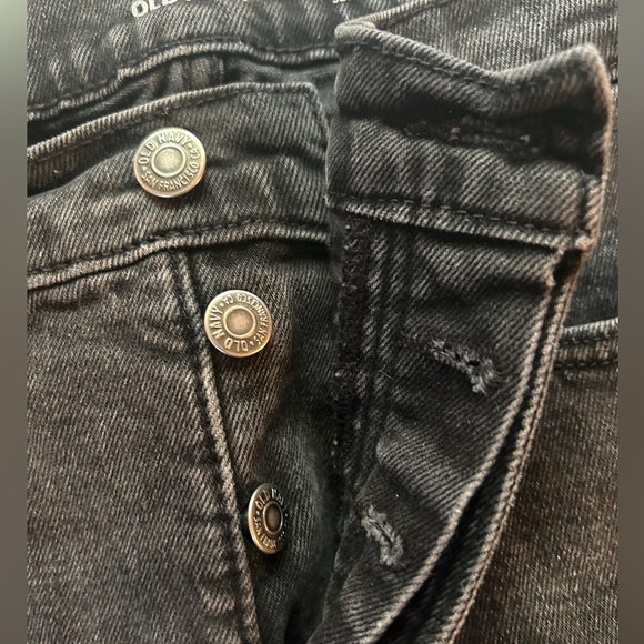 Women's Old Navy Jeans with a rip on the left knee; Size: 8 - Picture 6 of 7